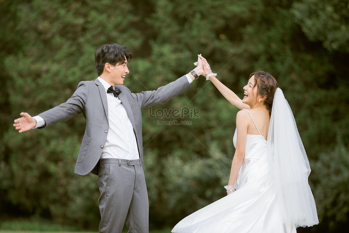Young Couple Holding Hands Wedding Photo Picture And HD Photos ...