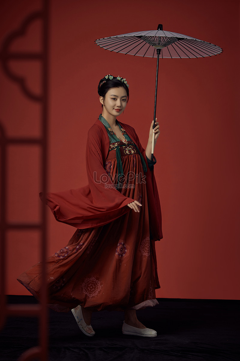 Beauty Hand Wearing A Tang Dynasty Clothing Picture And HD Photos ...