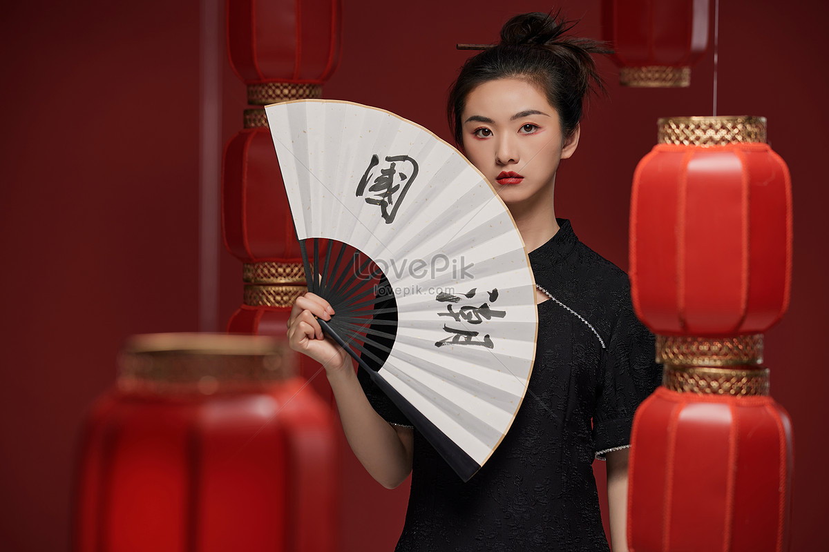 Chinese Style Female Hand Holding A Fan Picture And Hd Photos Free