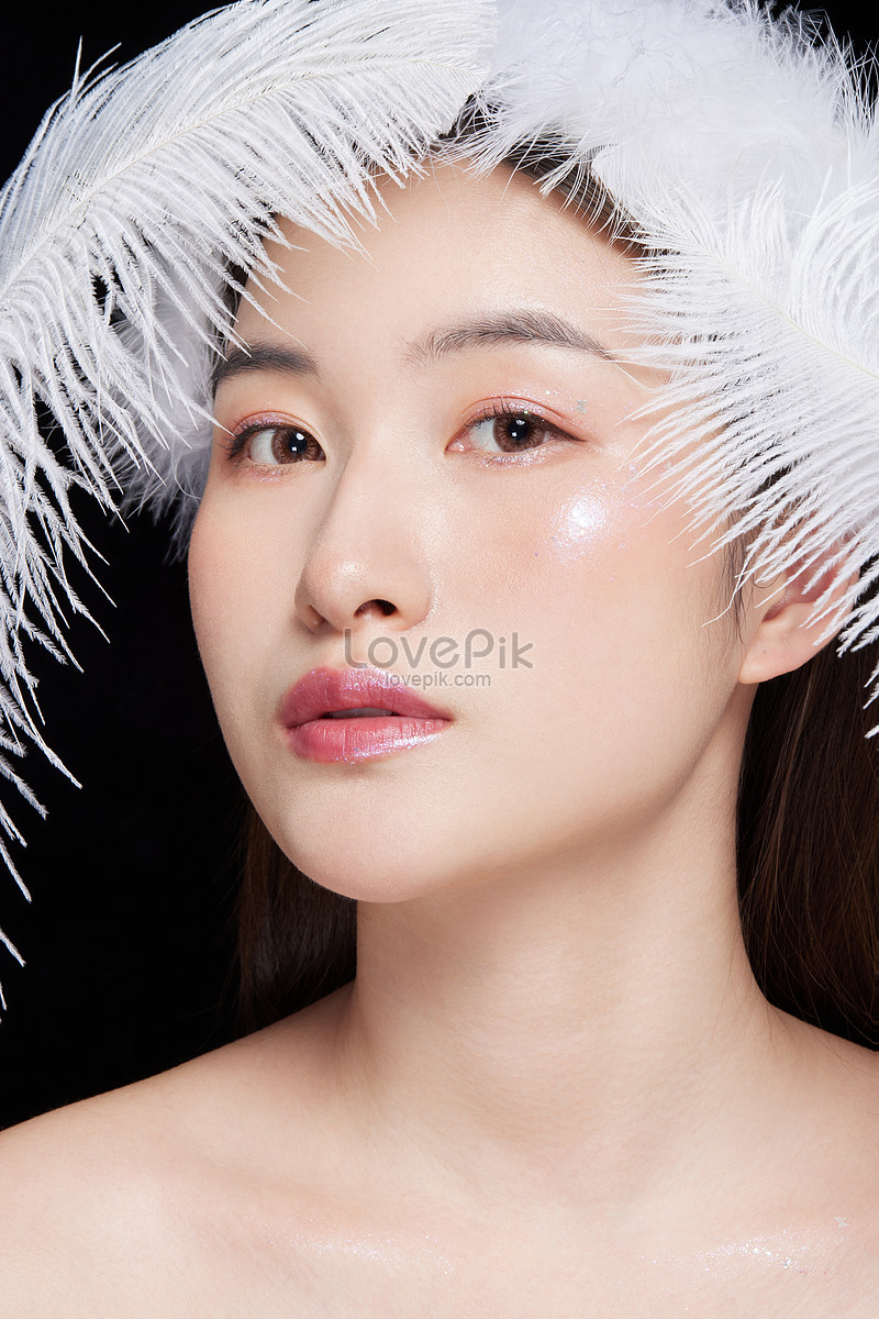 Крупным планом портрет красивая девушка с ярким макияжем глаз foto de Stock | Adobe Stock