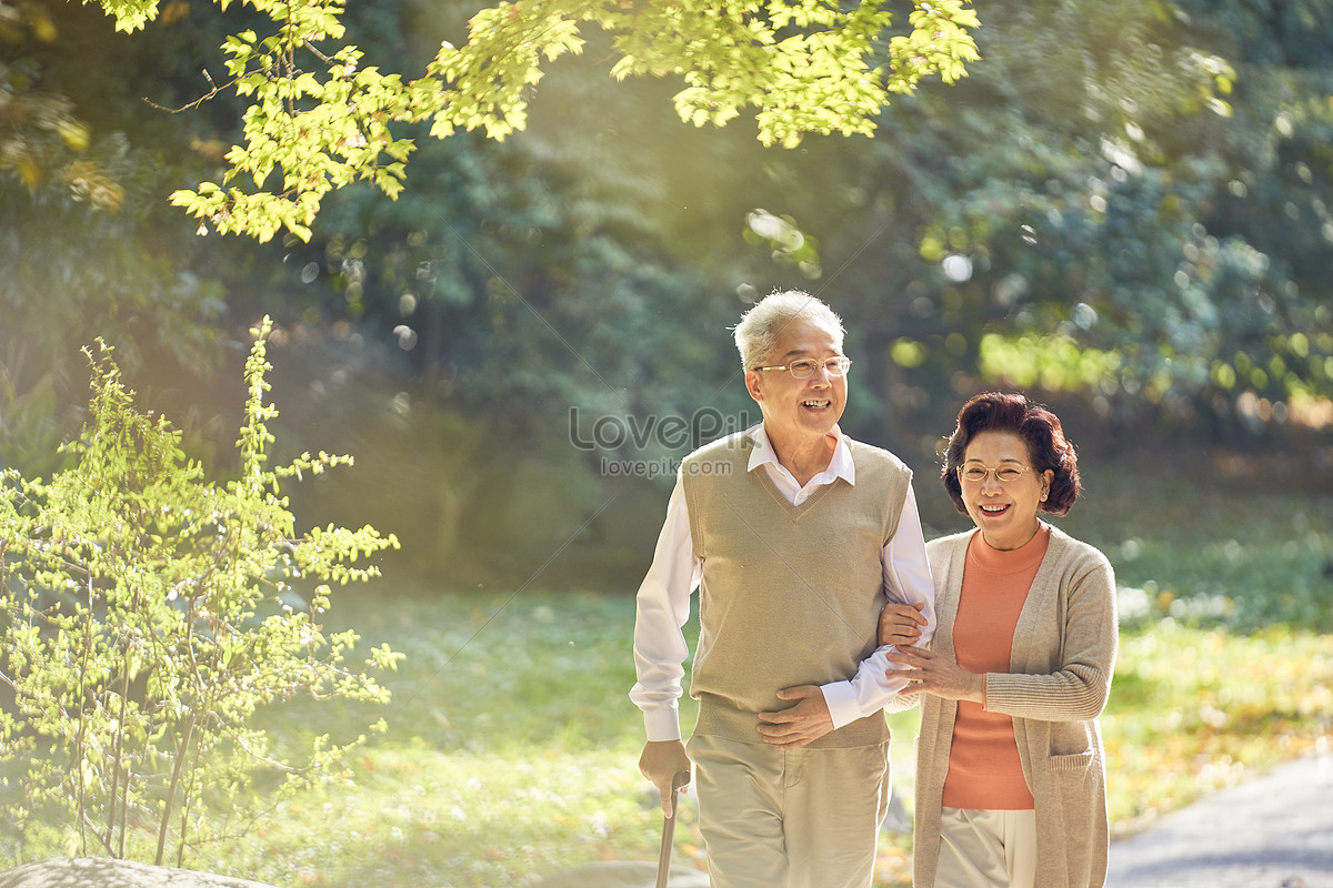 老夫婦 老夫婦が笑っています。の写真素材・画像素材 Image 46887653