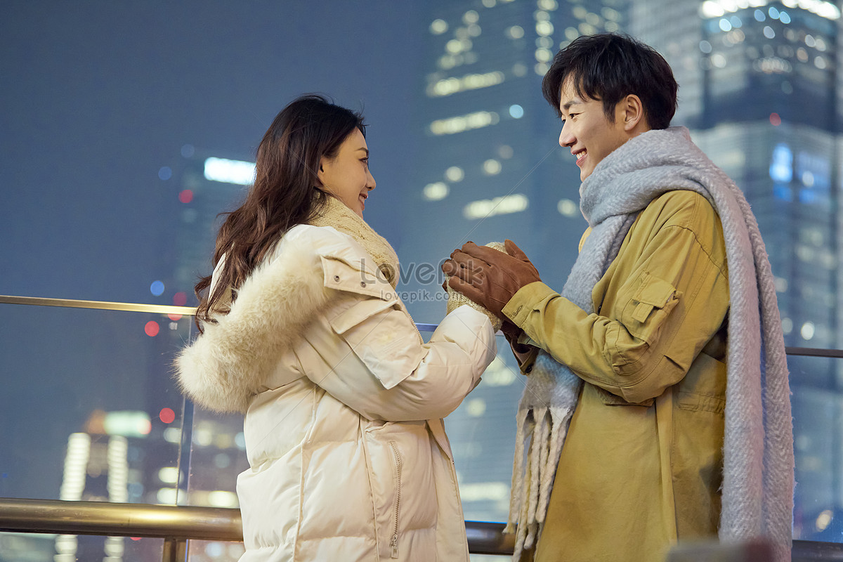 intimate-warming-of-hands-at-night-in-winter-picture-and-hd-photos