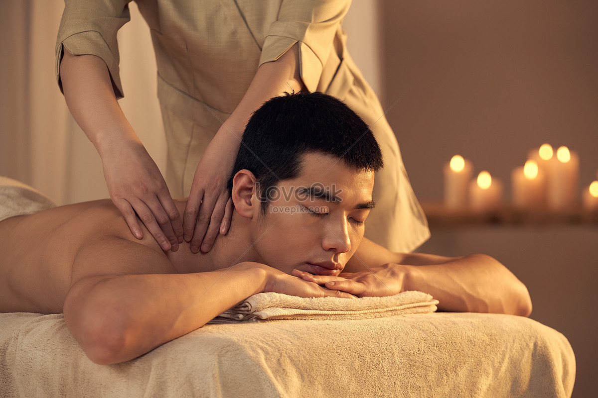 Masseur Doing Spa Back Massage For Men Picture And HD Photos