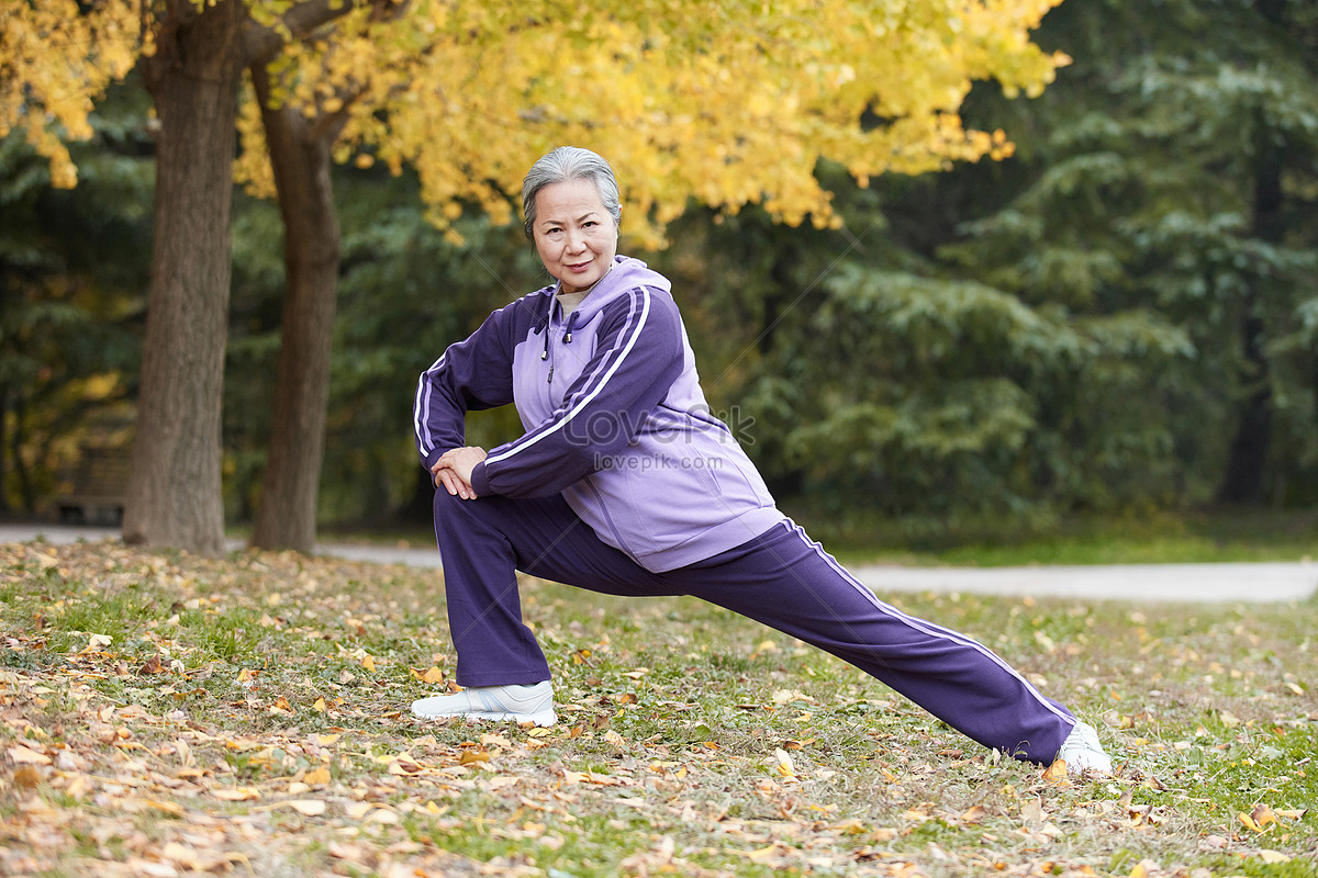 Old Grandmas Life In Her Later Years Walking In The Park To Exercise 