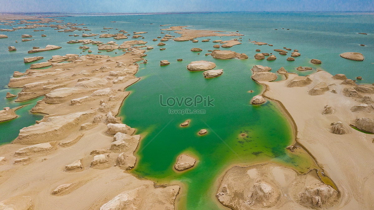 Саудовская Аравия пустыня зацвела. A Lake in the Middle of the Desert.