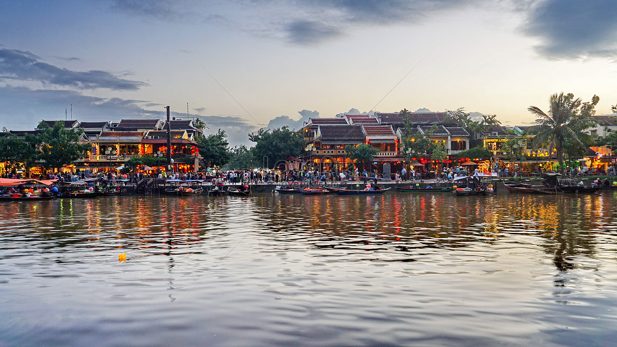 Riverside Scenery Of Hoi An Ancient Town In Da Nang, Vietnam Picture ...