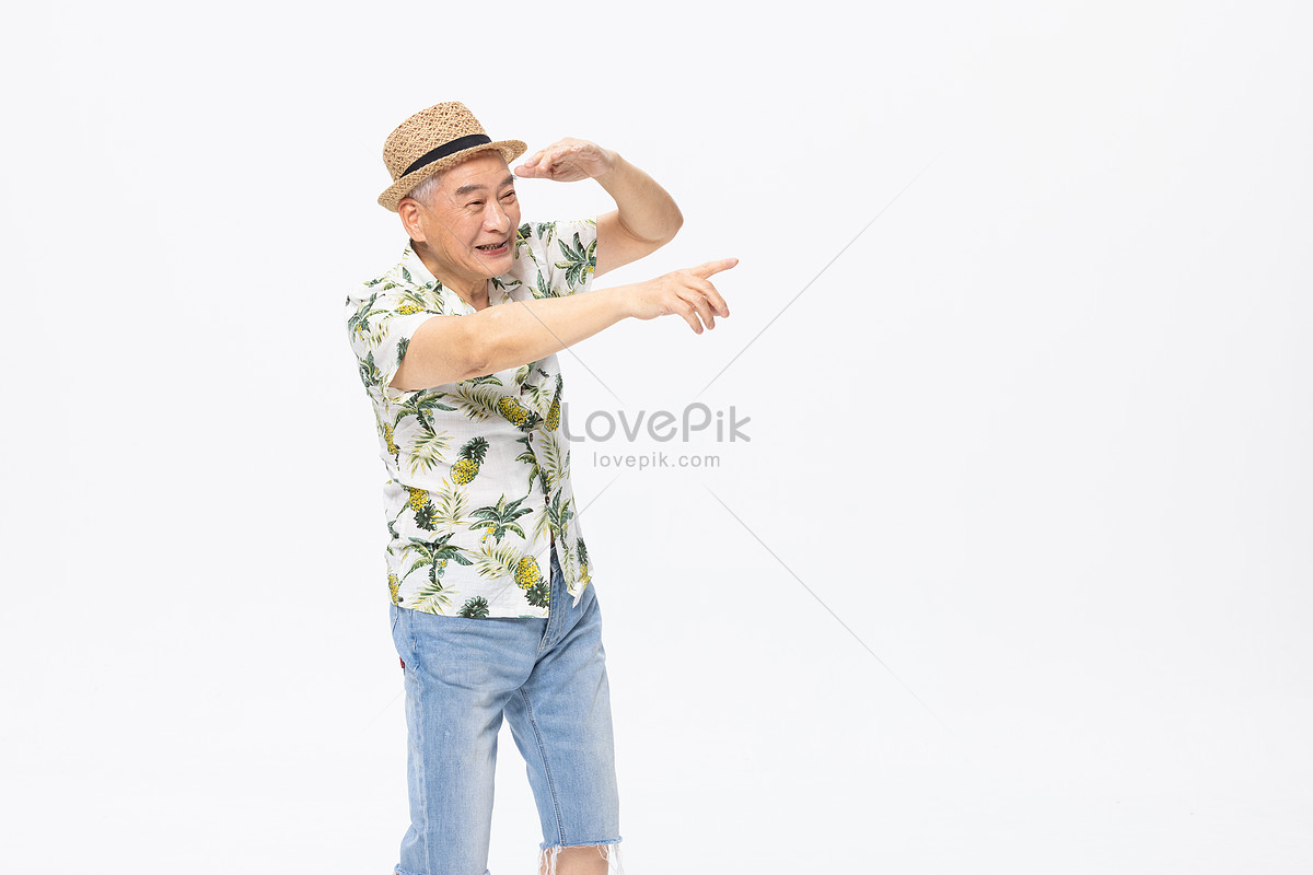 Hombre Mayor Que Lleva Una Ropa De Playa Foto | Descarga Gratuita HD Imagen  de Foto - Lovepik