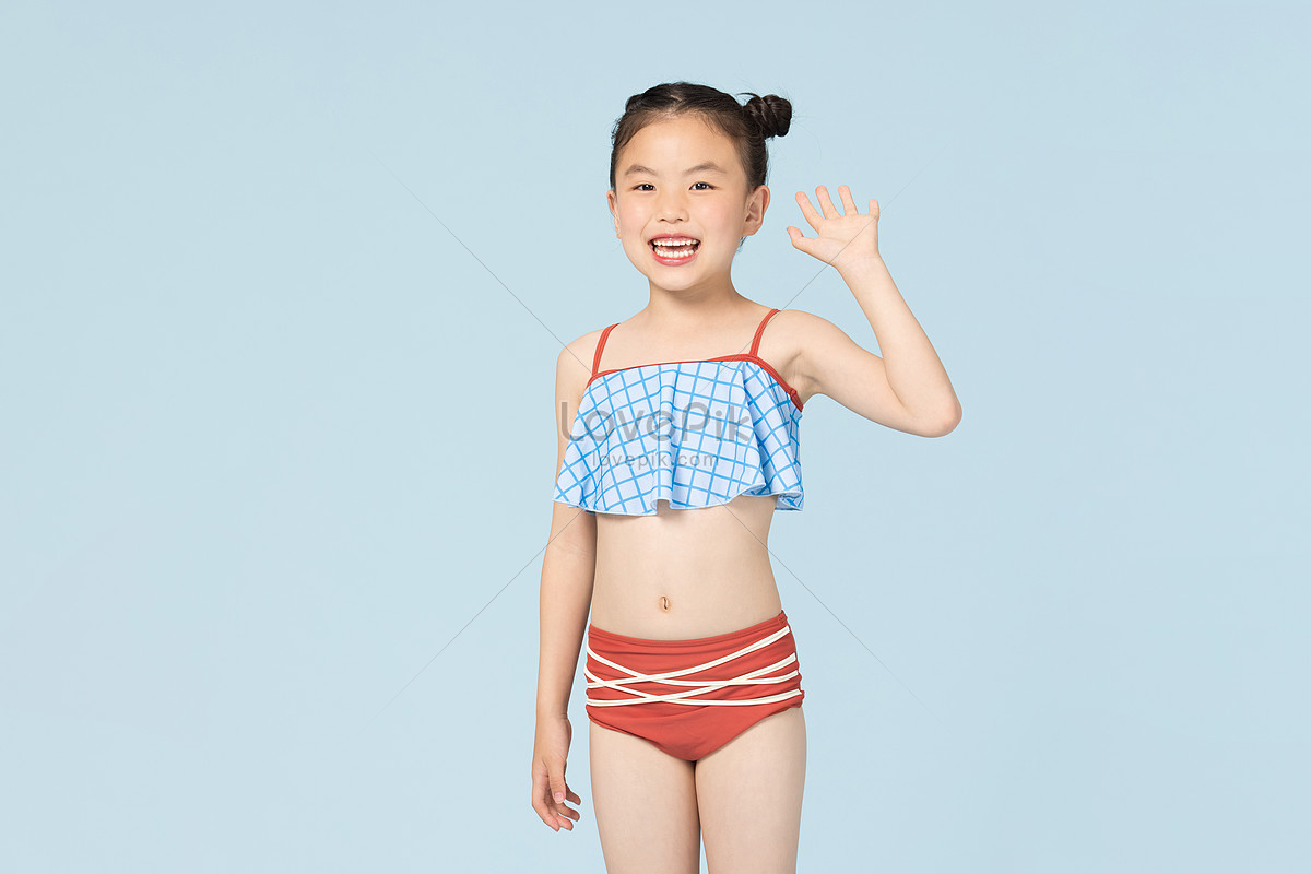 26,149 Beautiful Little Girls On Swimsuit Royalty-Free Images