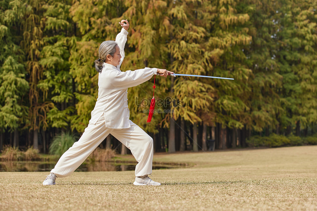 Sword Dance In The Park Picture And HD Photos | Free Download On Lovepik