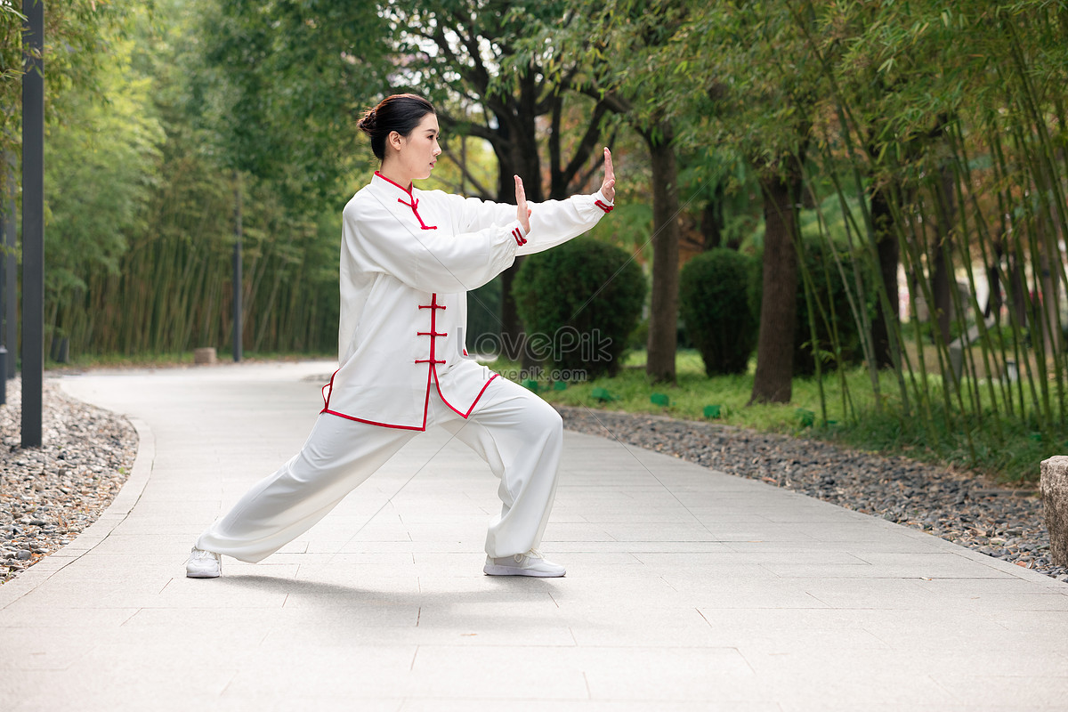 Women Practicing Tai Chi In The Park Picture And HD Photos | Free ...