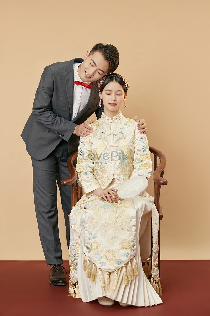 Lễ cưới tại Trung Quốc luôn được xem là một dịp để khoe sắc với những trang phục truyền thống tuyệt đẹp. Những bức ảnh cưới Trung Quốc đẹp này sẽ khiến bạn cảm thấy như mình đang được du ngoạn giữa nguồn gốc văn hóa cổ xưa của đất nước này.
