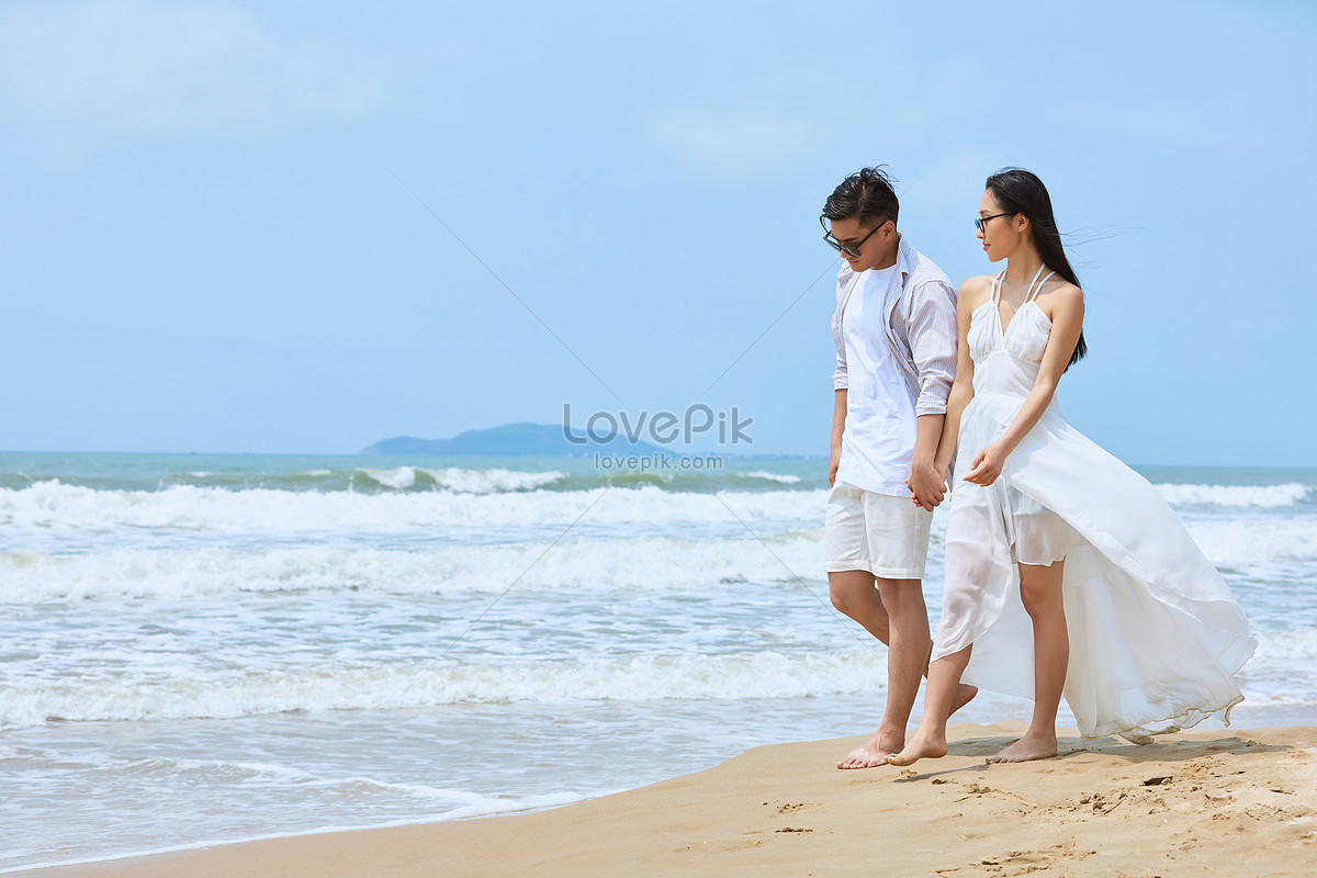 Young Couple Walking On Summer Seaside Picture And HD Photos | Free ...