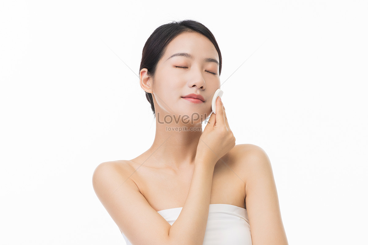 Portrait of young beautiful woman posing in comfortable cotton