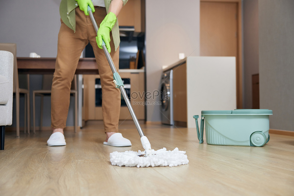 Чтобы пол был чистым. Mopping the Floor.