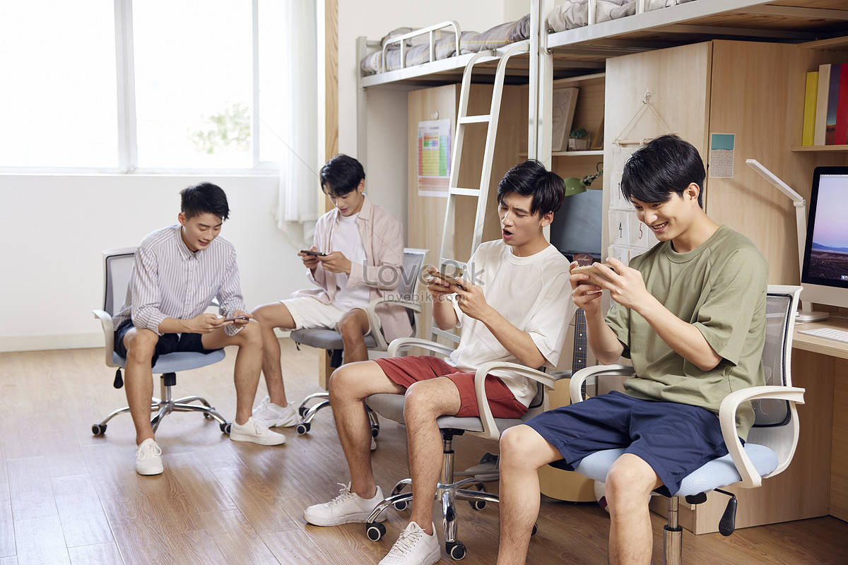 College Student Dormitory Play Mobile Game Picture And HD Photos | Free  Download On Lovepik