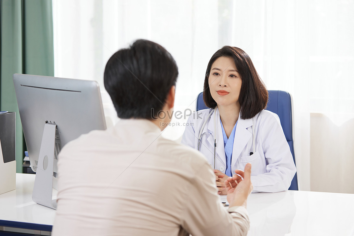 Doctor See A Doctor For Patients In The Clinic Picture And HD Photos