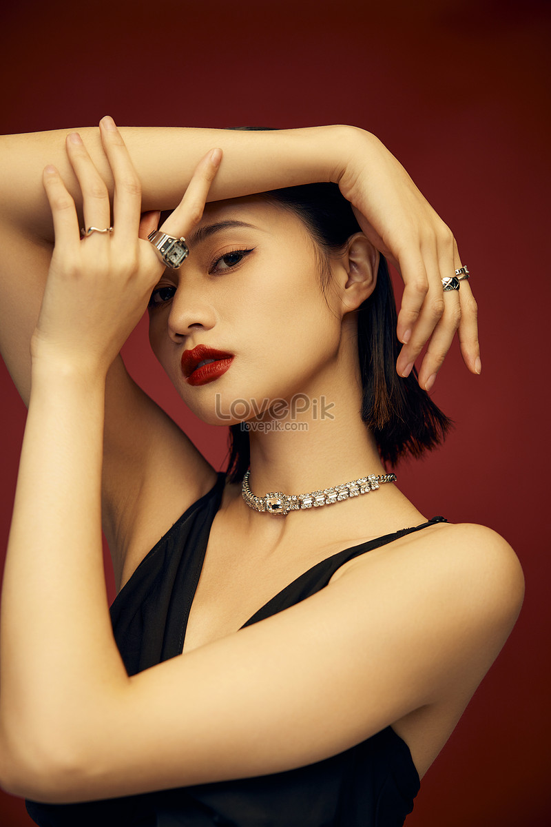5 Top Tips on How to Enhance your Jewellery in your Photo Shoots