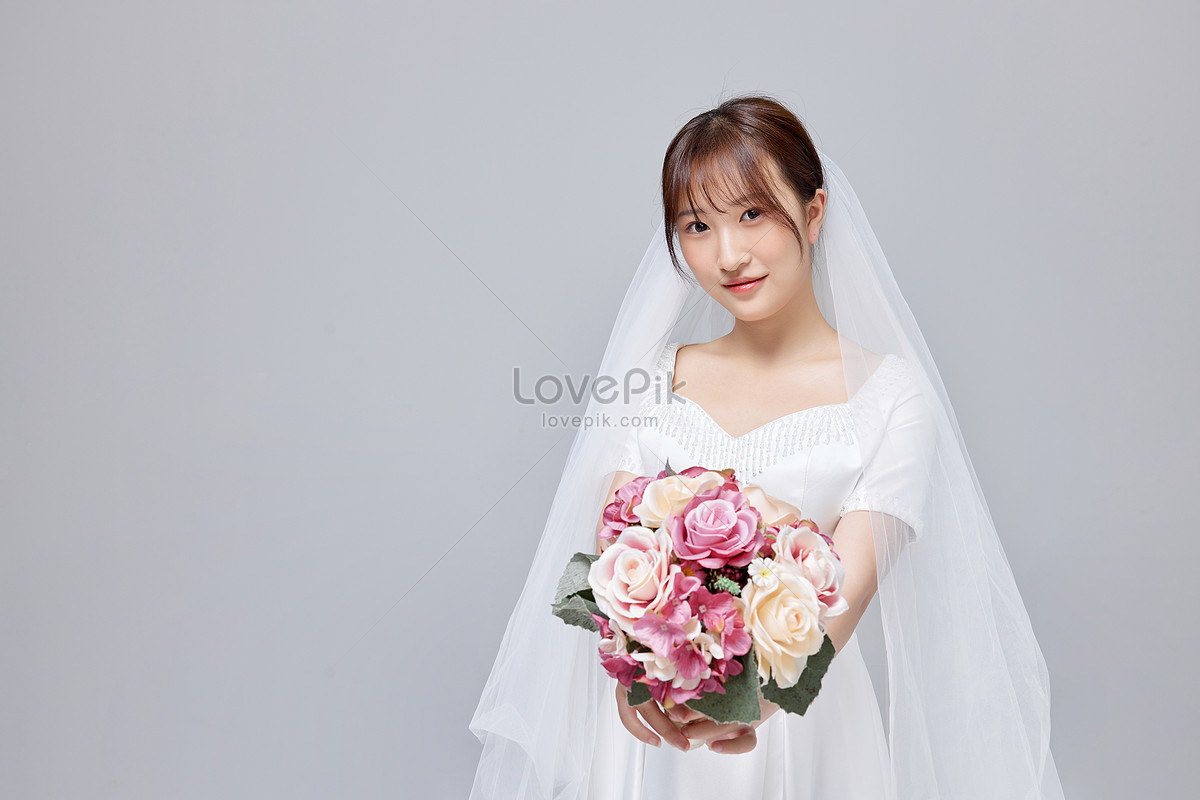 Korean Bride Hand Takes A Flower Image Picture And HD Photos | Free ...