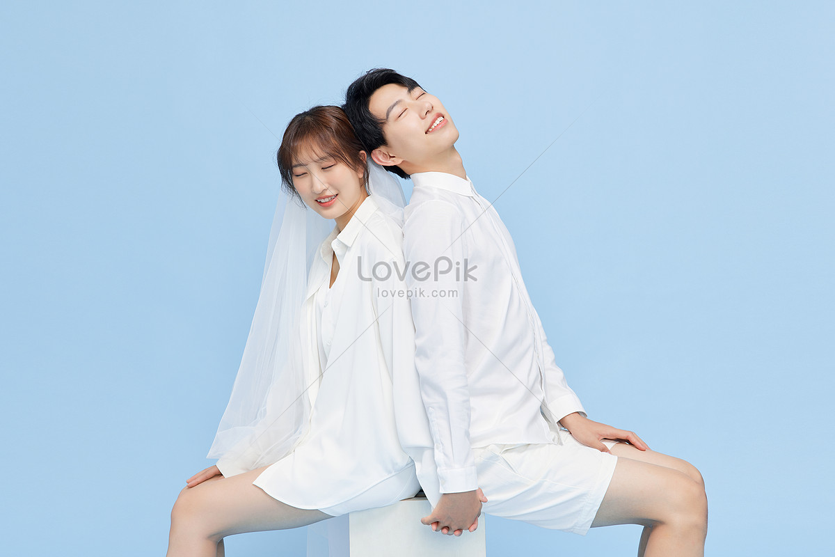 Korean Minimalist Couple Back To Face Picture And HD Photos | Free Download  On Lovepik