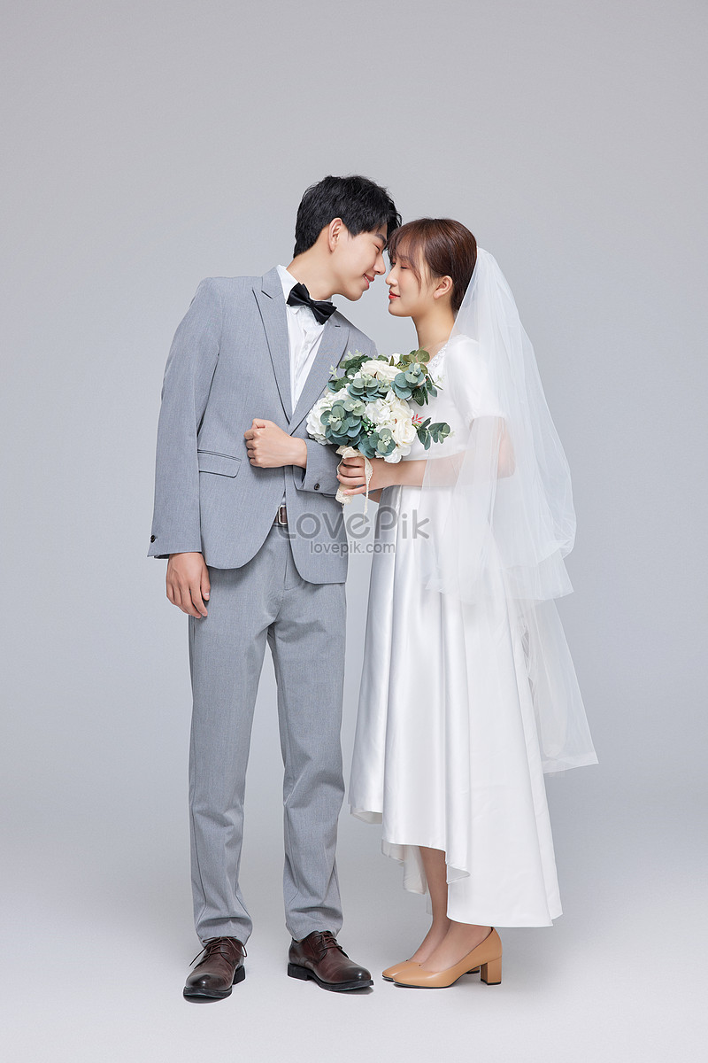 Korean Minimalist Couple Shoot Wedding Photos Full Body Image ...