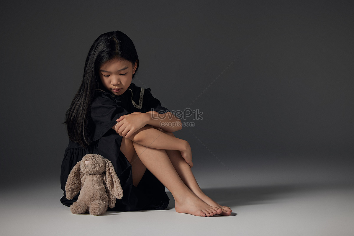 lonely child girl