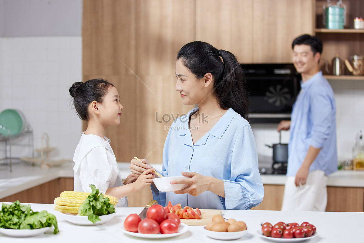 Mother Teaches Daughter At Home Picture And HD Photos | Free Download