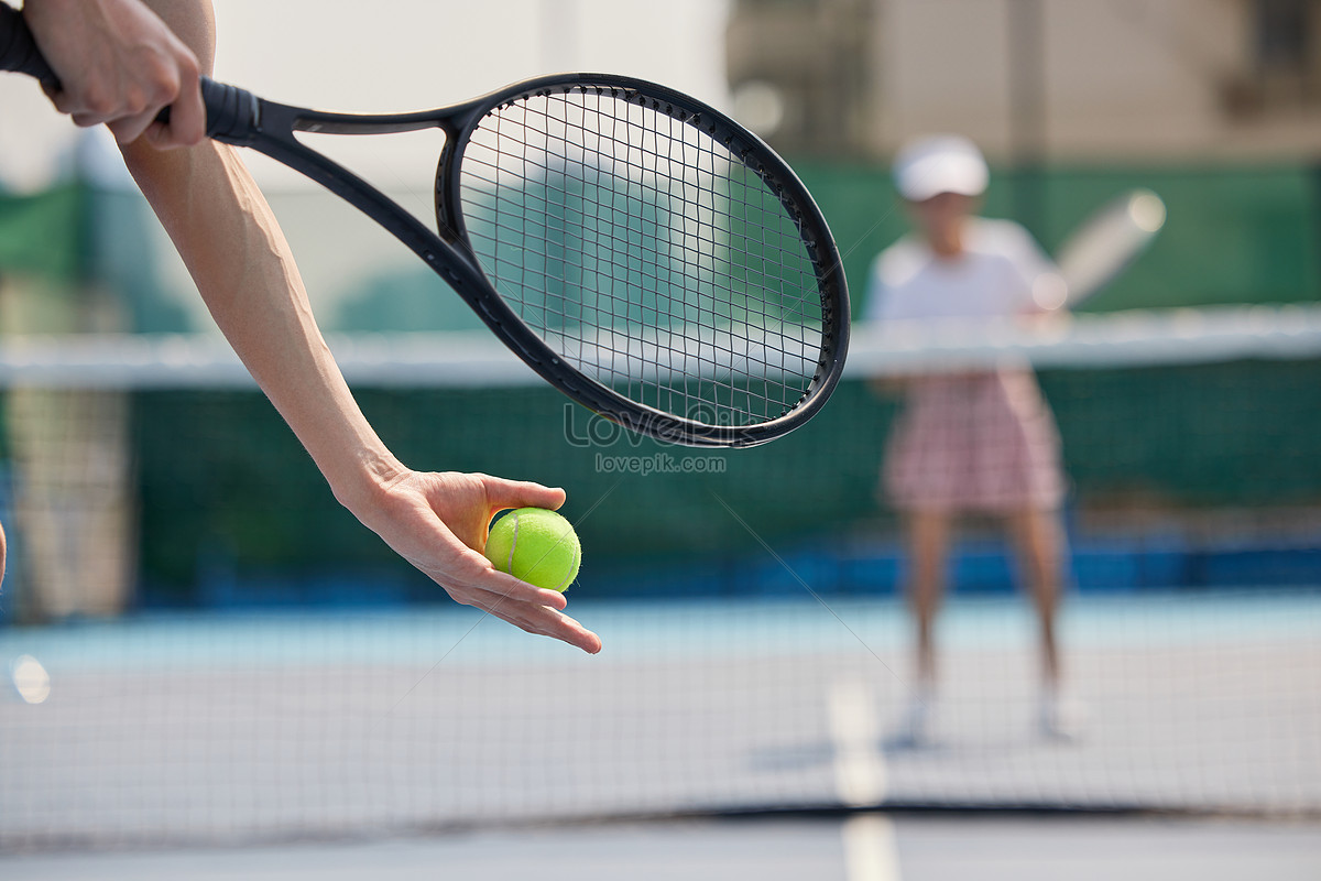 Deporte parecido al tenis que usa un volante