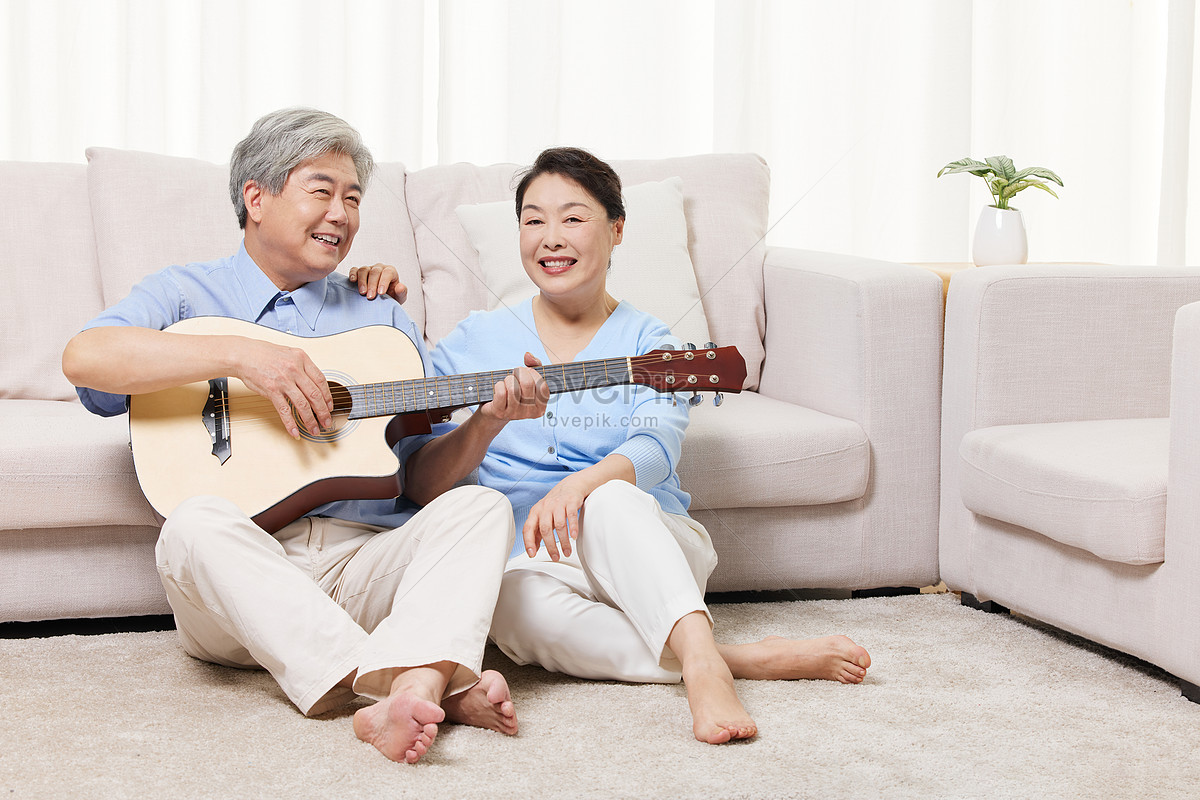 Photo de Maison à La Retraite, Amour, Vieux Couple, Guitare, Été, chinois,  oriental Photo images free download - Lovepik | 501771827