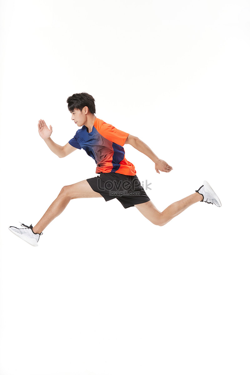 Athletic man jumping 15674976 PNG