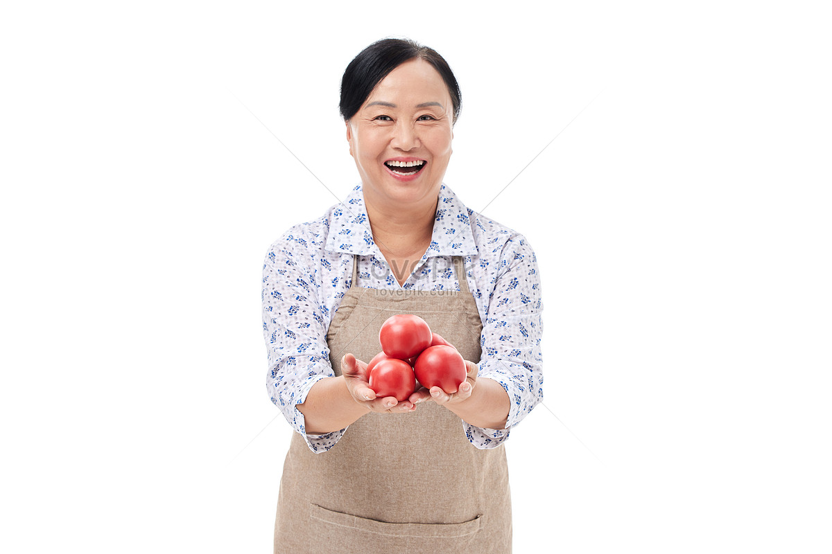 The Aunt In The Vegetable Market Was Laughing With Tomatoes In Her Hand  Picture And HD Photos | Free Download On Lovepik