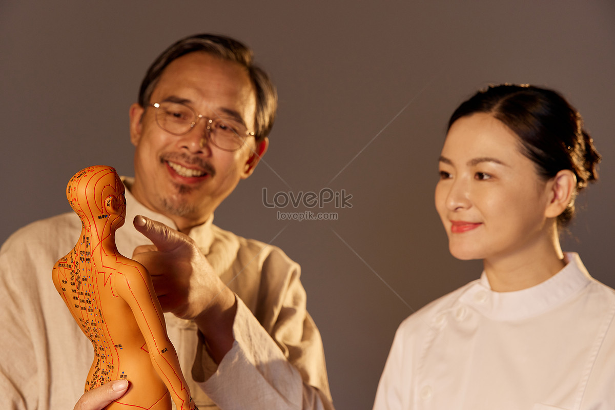 Two Chinese Doctors Discuss Medical Problems Picture And HD Photos ...