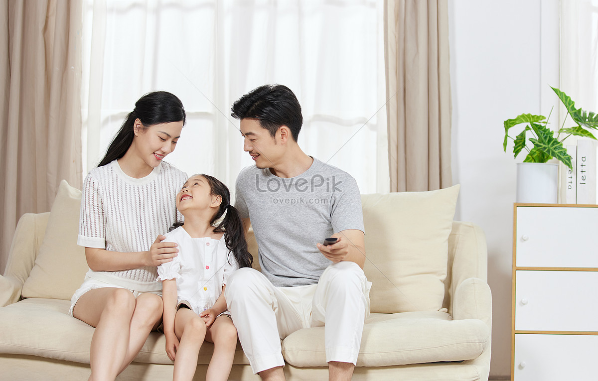 Warm And Harmonious Family Picture And HD Photos | Free Download On Lovepik