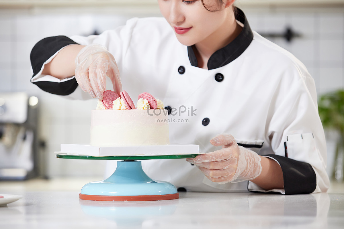 Close Up Of Female Baker Decorating Cake Picture And Hd Photos Free