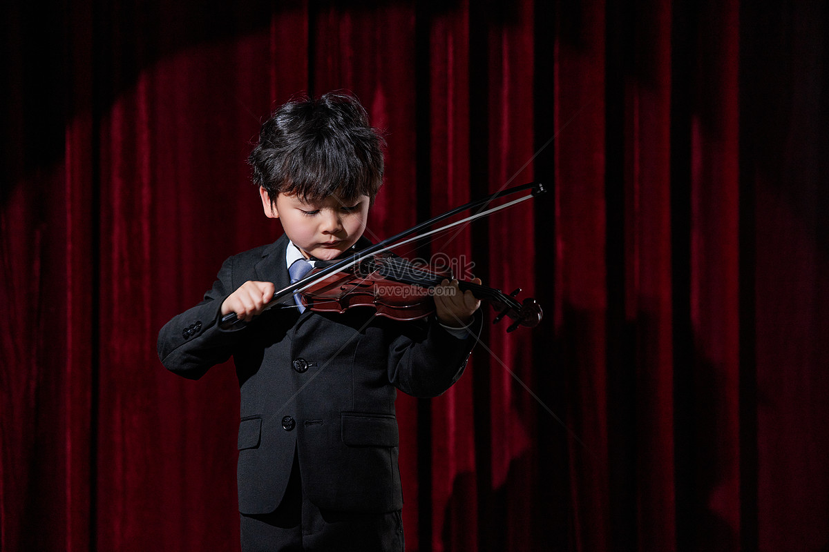 Little Boy Playing Violin On Stage Picture And HD Photos Free   Lovepik Little Boy Playing Violin On Stage Picture 502363160 