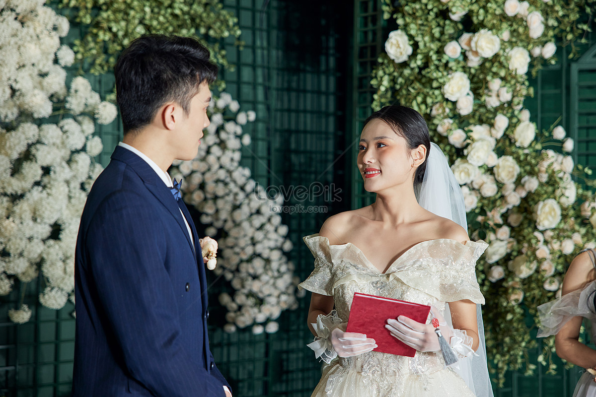 The Bride Reads The Marriage Oath Picture And HD Photos | Free Download ...