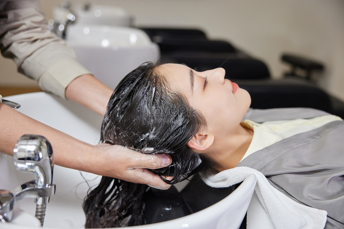 Woman Washing Hair In Barbershop Picture And HD Photos | Free Download On  Lovepik