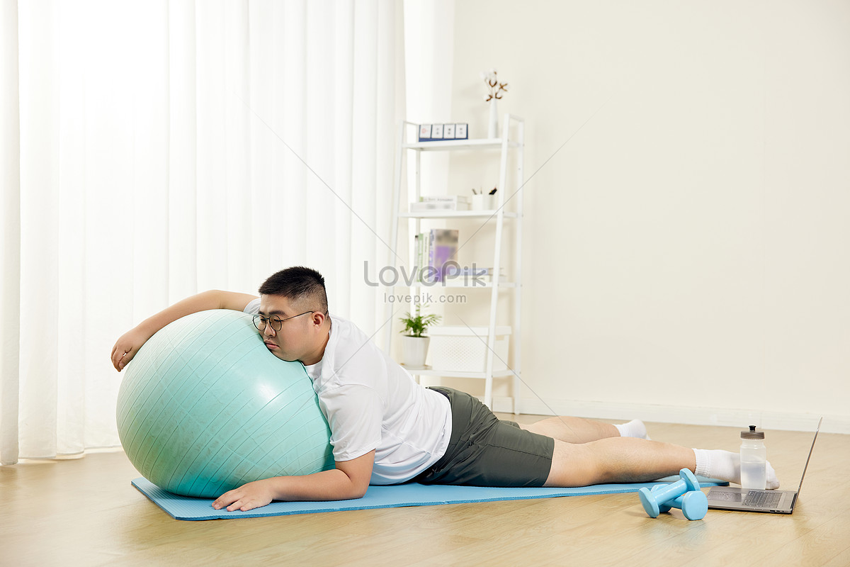 Muchachos Gordos En Bolas De Yoga Foto | Descarga Gratuita HD Imagen de  Foto - Lovepik