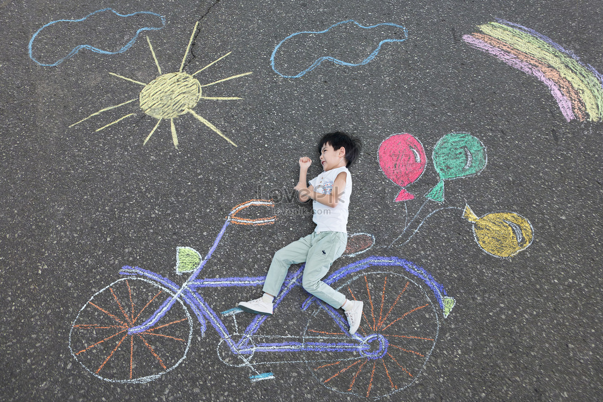 Мечтаешь о велосипеде. Мечтаю о велосипеде. Мальчик мечтает о велосипеде. Велосипед мечта. Ребенок мечтает о велосипеде.