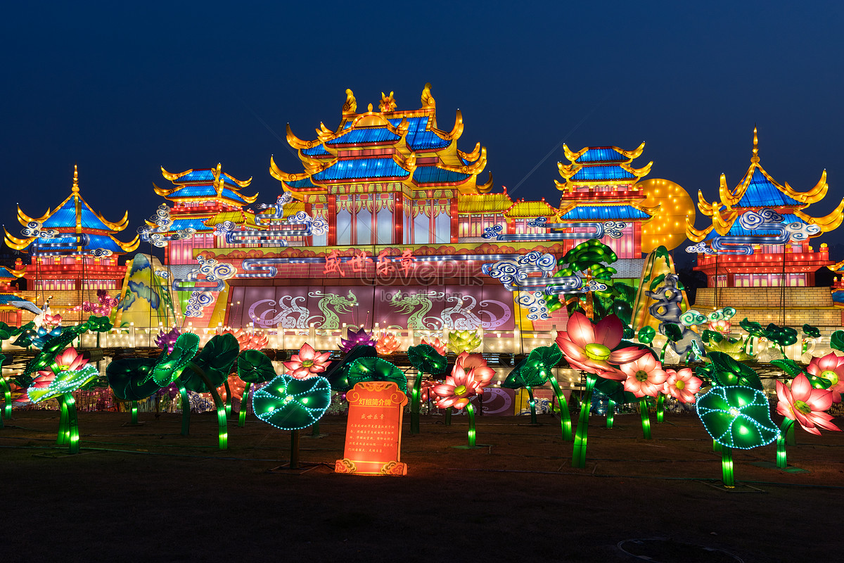 【携程攻略】天津杨柳青古镇景点,西青人民把年化和花灯，完美融合啊~多具有民族特色，赞一个。大红灯…