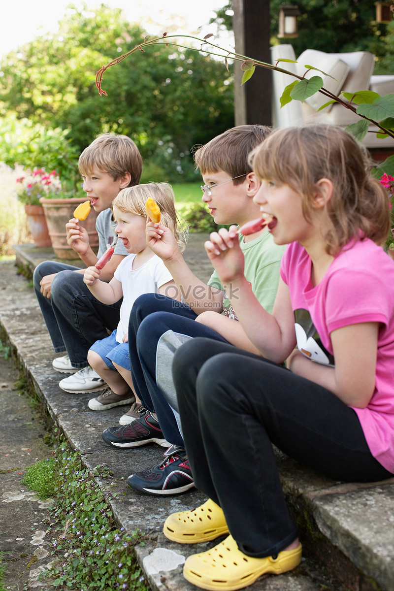 Kids Eating Popsicles Outdoors Picture And HD Photos | Free Download On ...