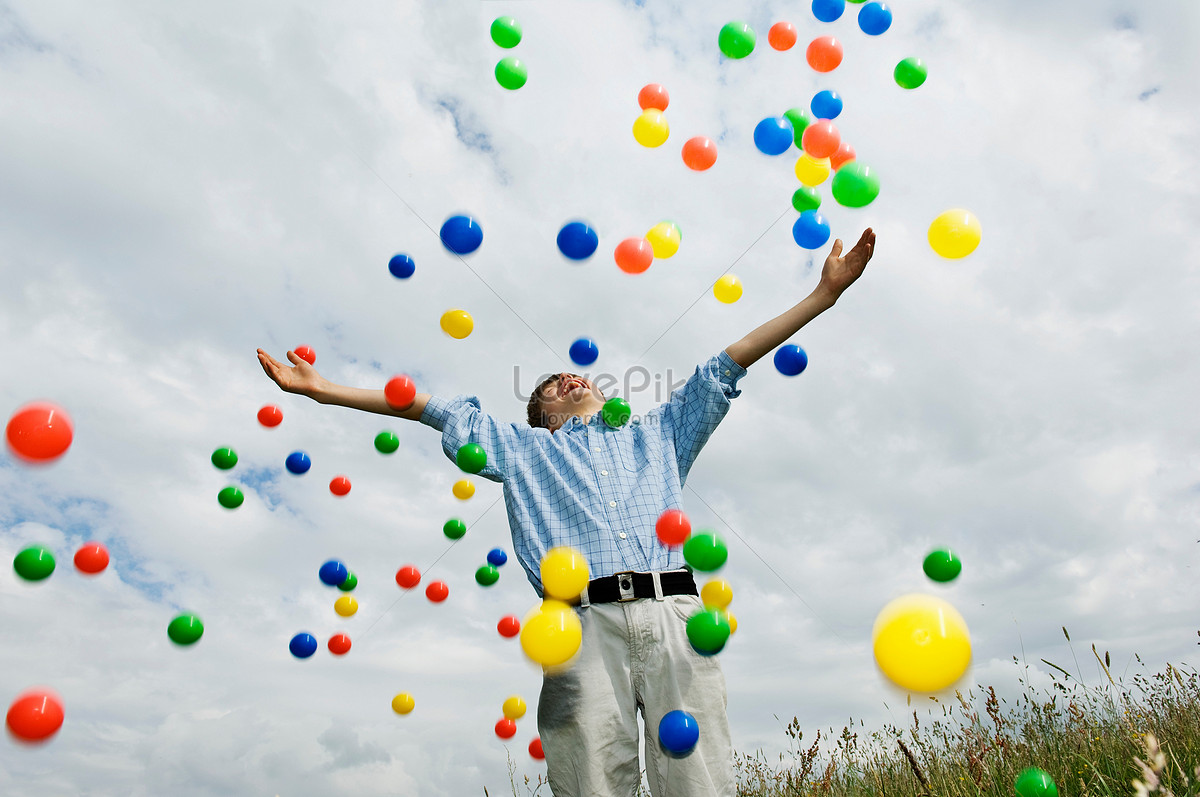 Бросание шаров. Бросание разноцветными шариками. Игровая программа разноцветные шары. Цветные шарики кидаем. Драка шарами.