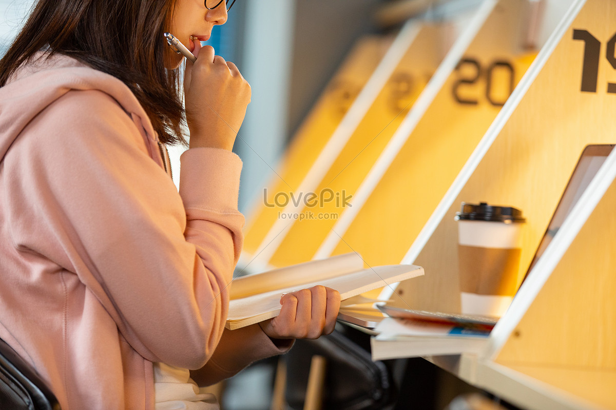 Female college students reviewing homework in the morning study room, postgraduate entrance examination, and homework, document management HD Photo