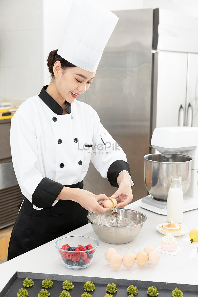 Photo de Femme Chef P tissier Faisant La P tisserie Biscuit cuit