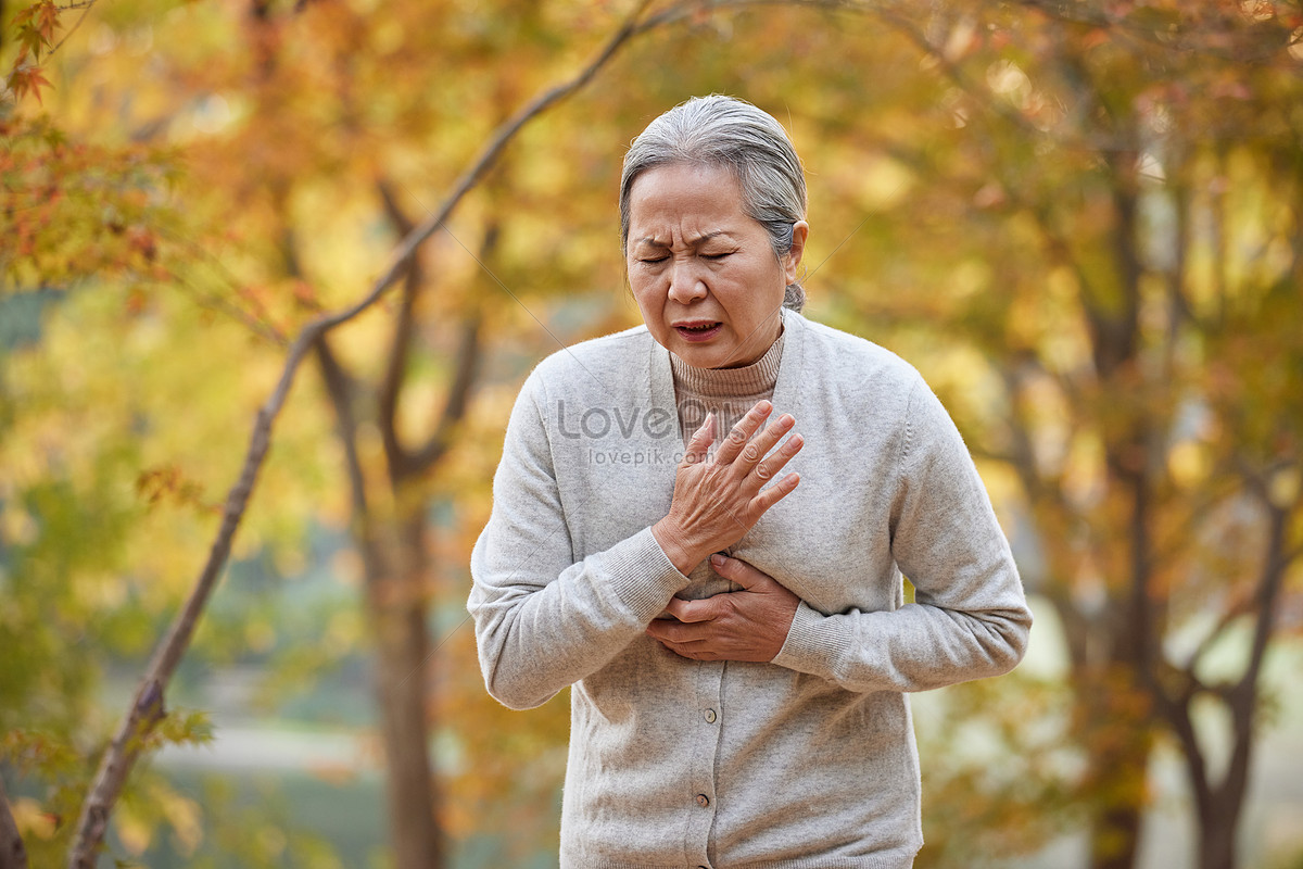 Elderly Granny Chest Pain Picture And Hd Photos Free Download On Lovepik