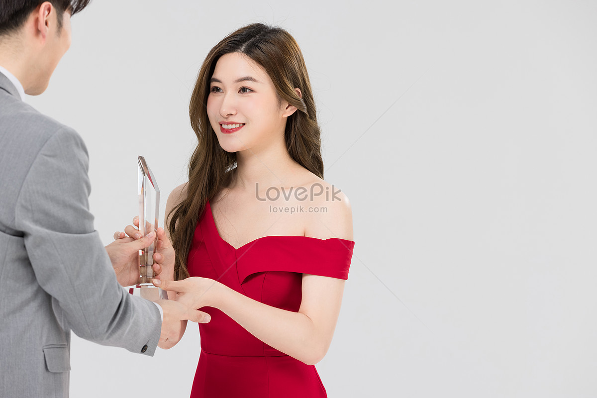 award-receiving-images-hd-pictures-for-free-vectors-download-lovepik