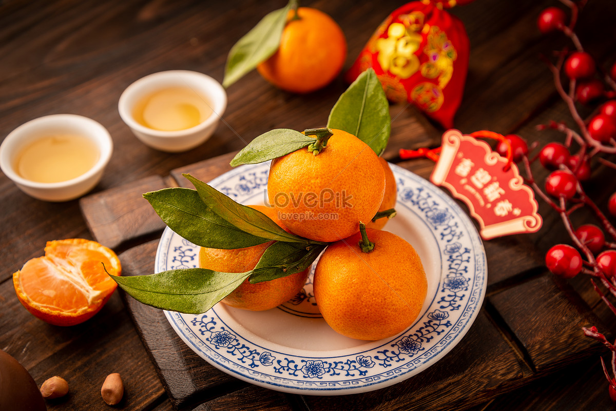 Как едят за столом апельсин