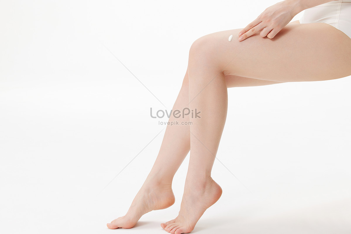 Голые ножки девушек – фото женщин с красивыми ножками