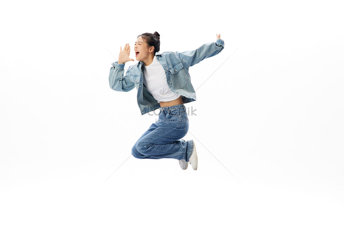 Поза ведущего в прыжке для фотосессии. Прыгают на телефоне. Девушка фото на белом фоне прыгают. Мужчина в прыжке картинка.