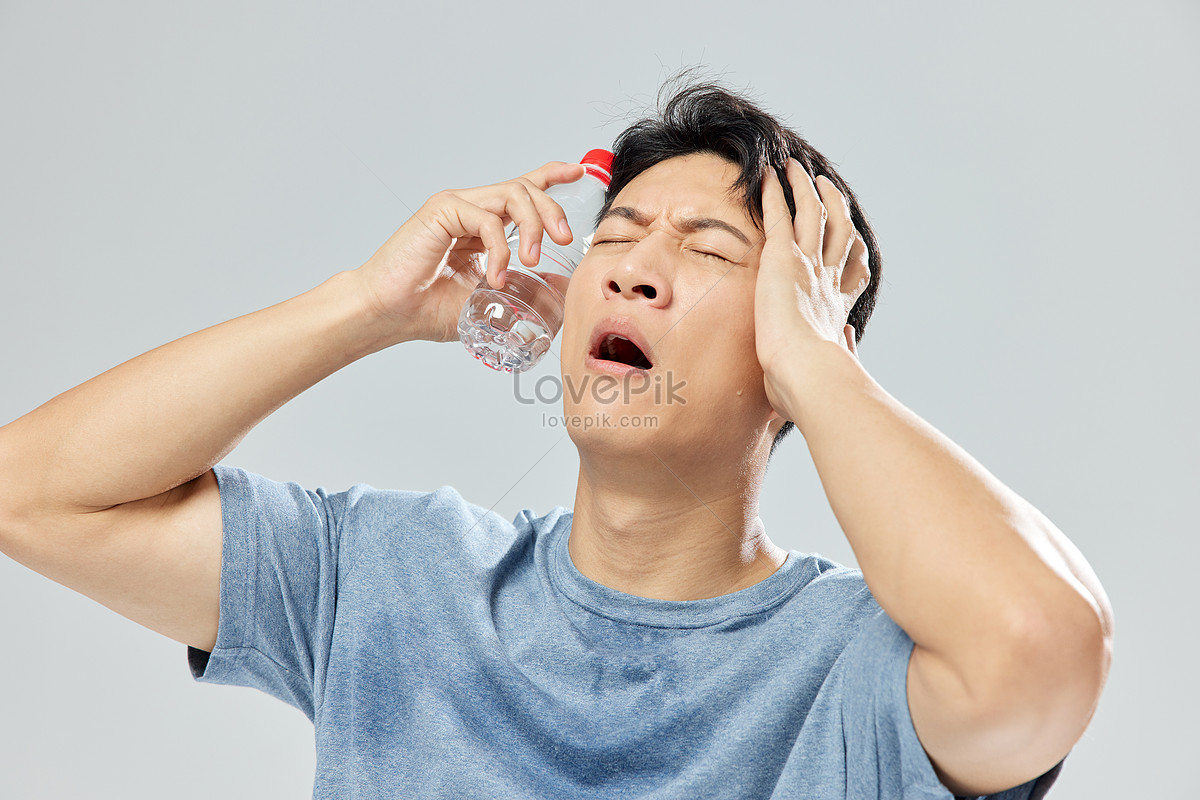 Men Drink Water To Cool Down Picture And HD Photos Free Download On Lovepik