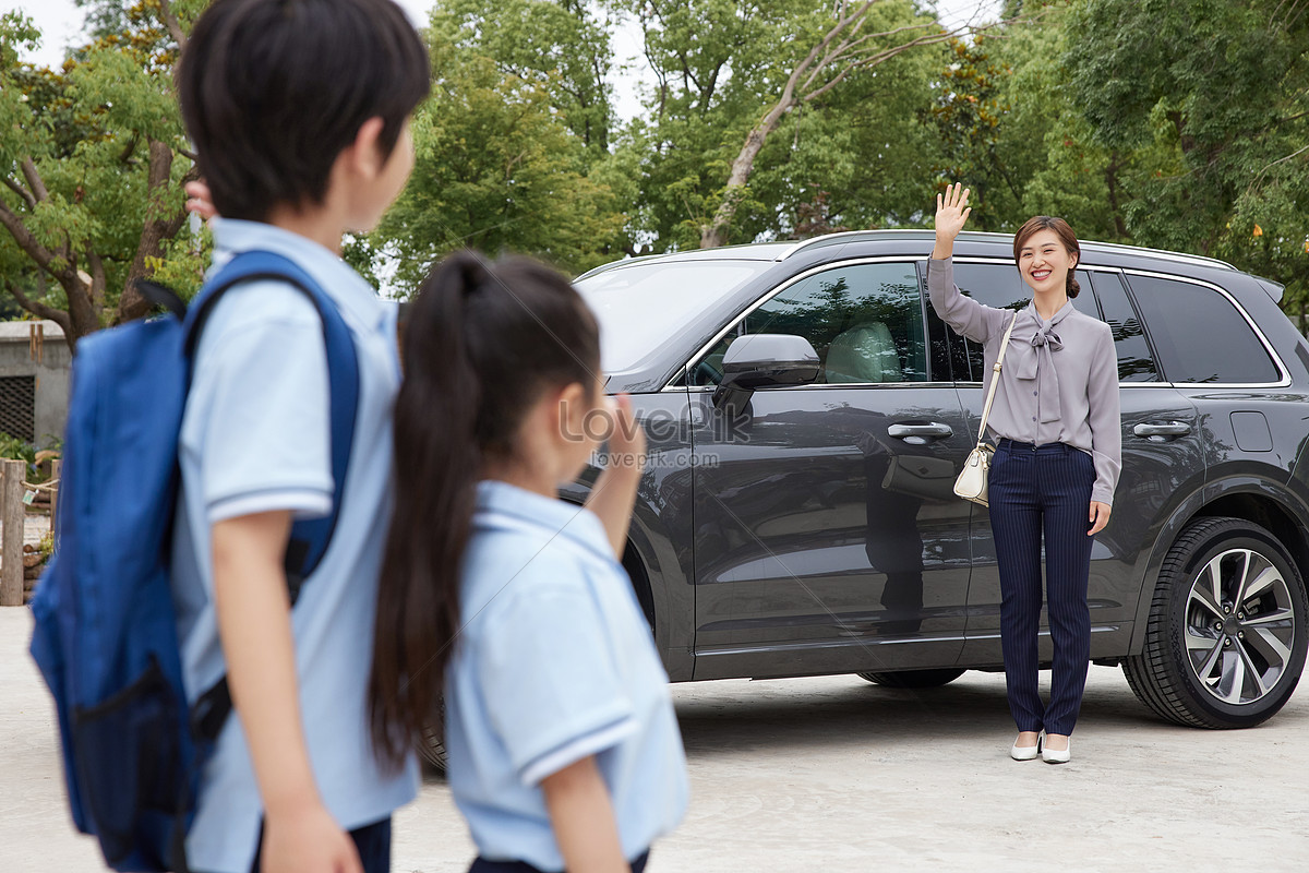 Her mother drives her to school